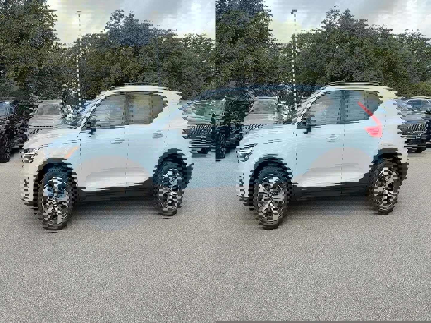 New 2026 Volvo XC40 B5 Core image 3
