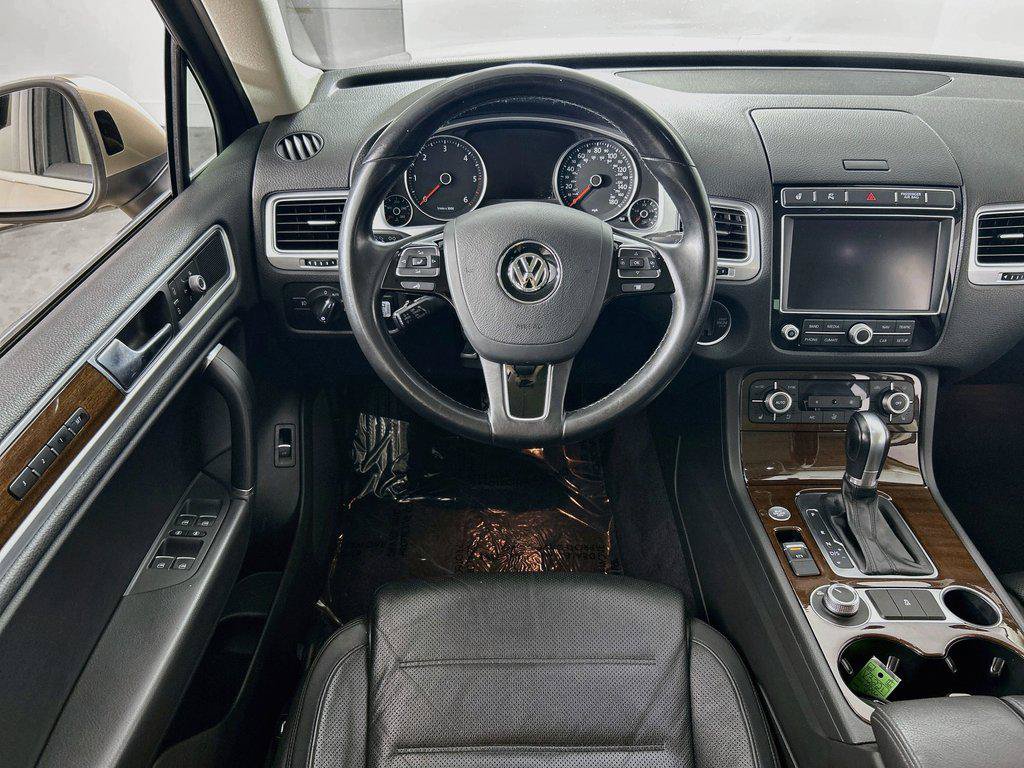 Used 2016 Volkswagen Touareg TDI AWD/4WD image 23