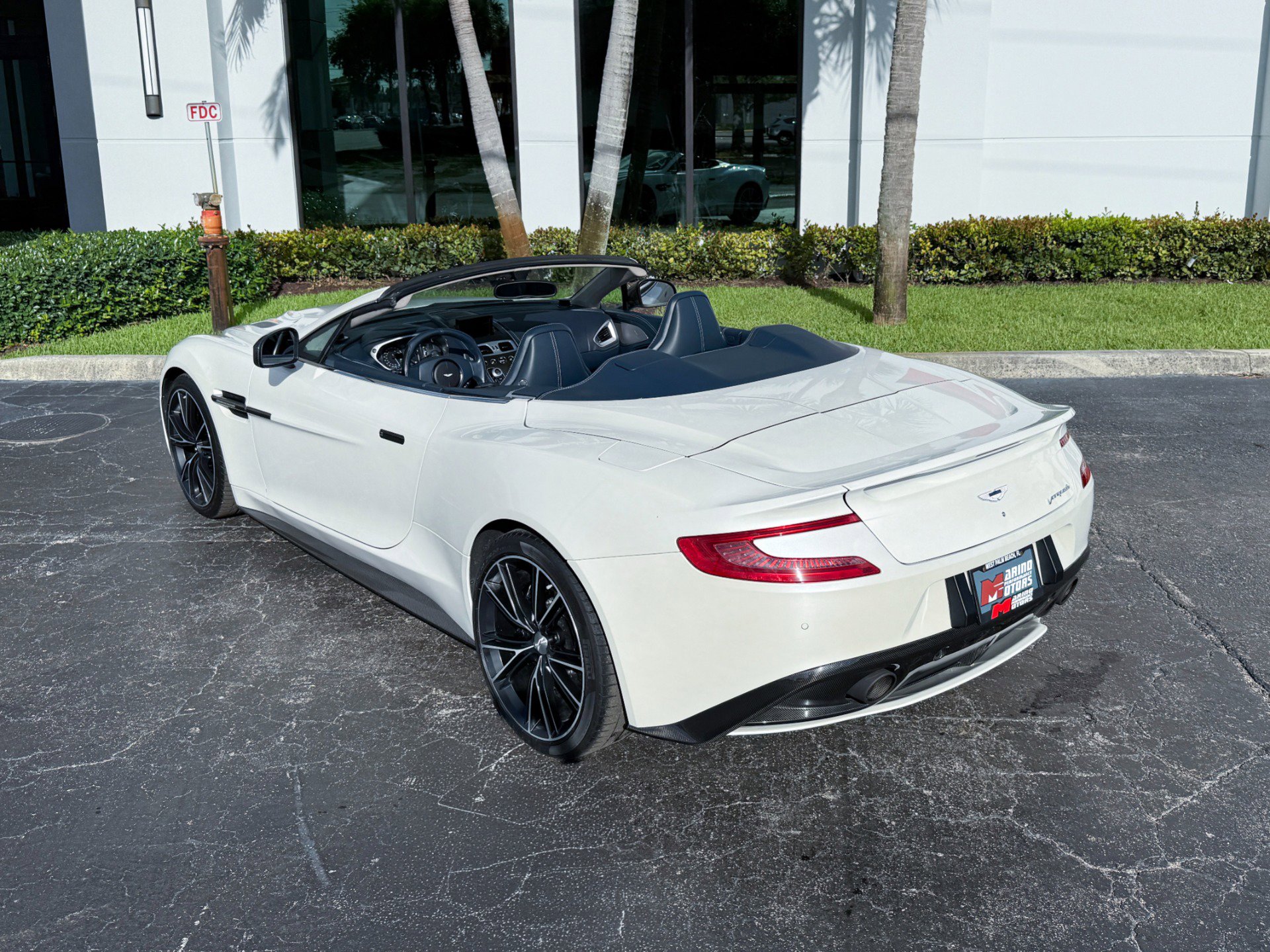 Used 2014 Aston Martin Vanquish Volante RWD image 11