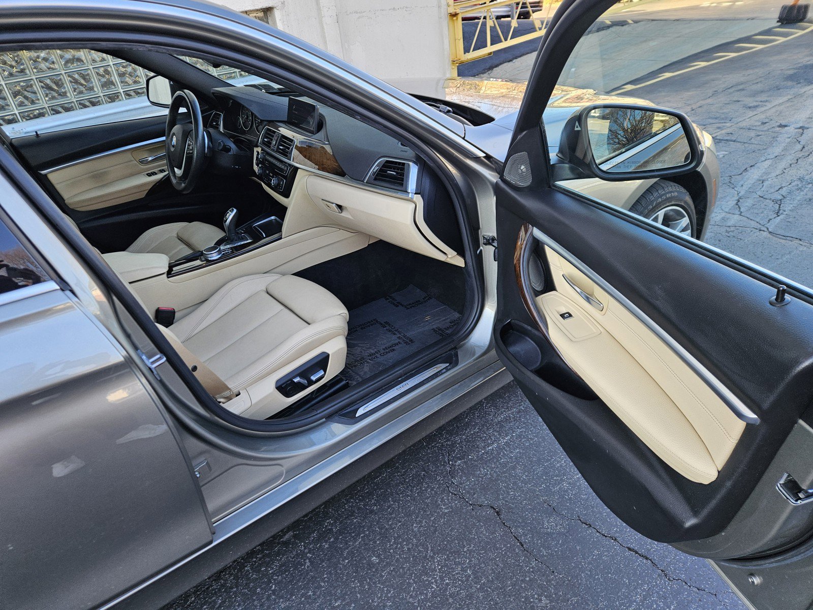 Used 2018 BMW 330i xDrive Sedan w/ Premium Package AWD/4WD image 17