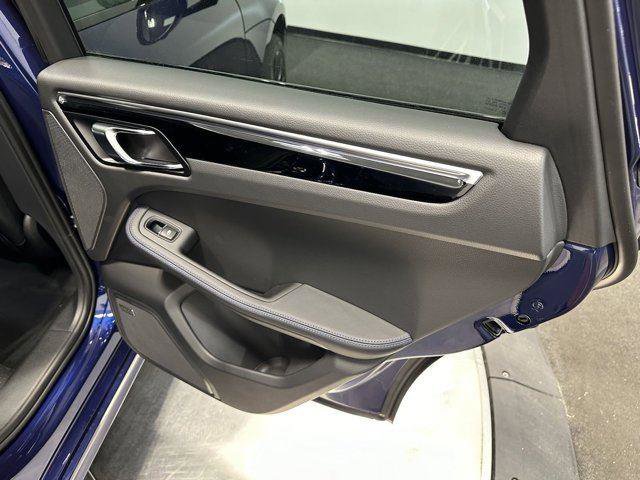 New 2025 Porsche Macan image 38