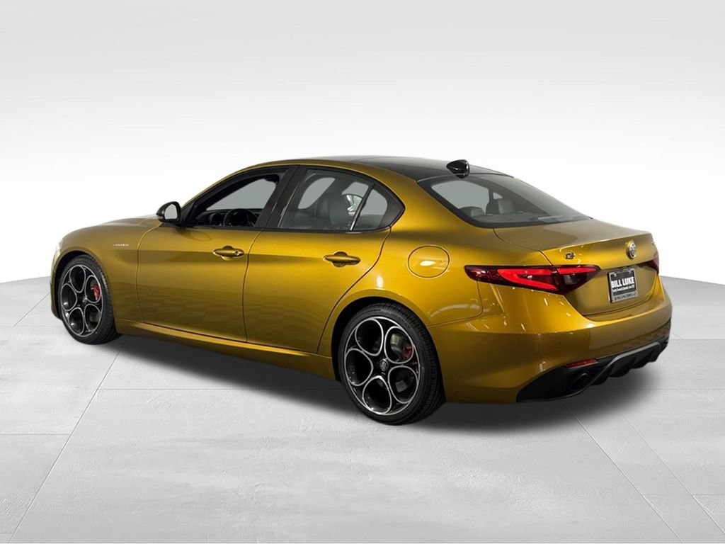 Used 2023 Alfa Romeo Giulia Veloce RWD image 7
