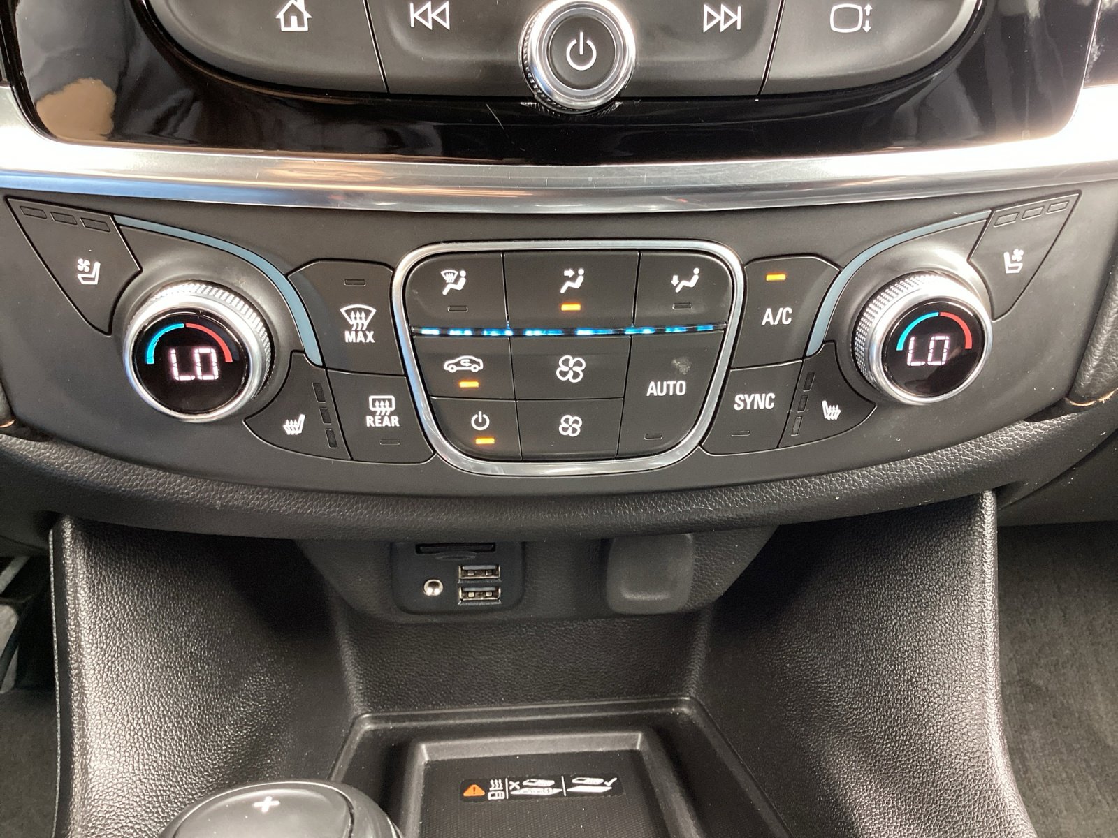 Used 2020 Chevrolet Traverse Premier FWD image 24