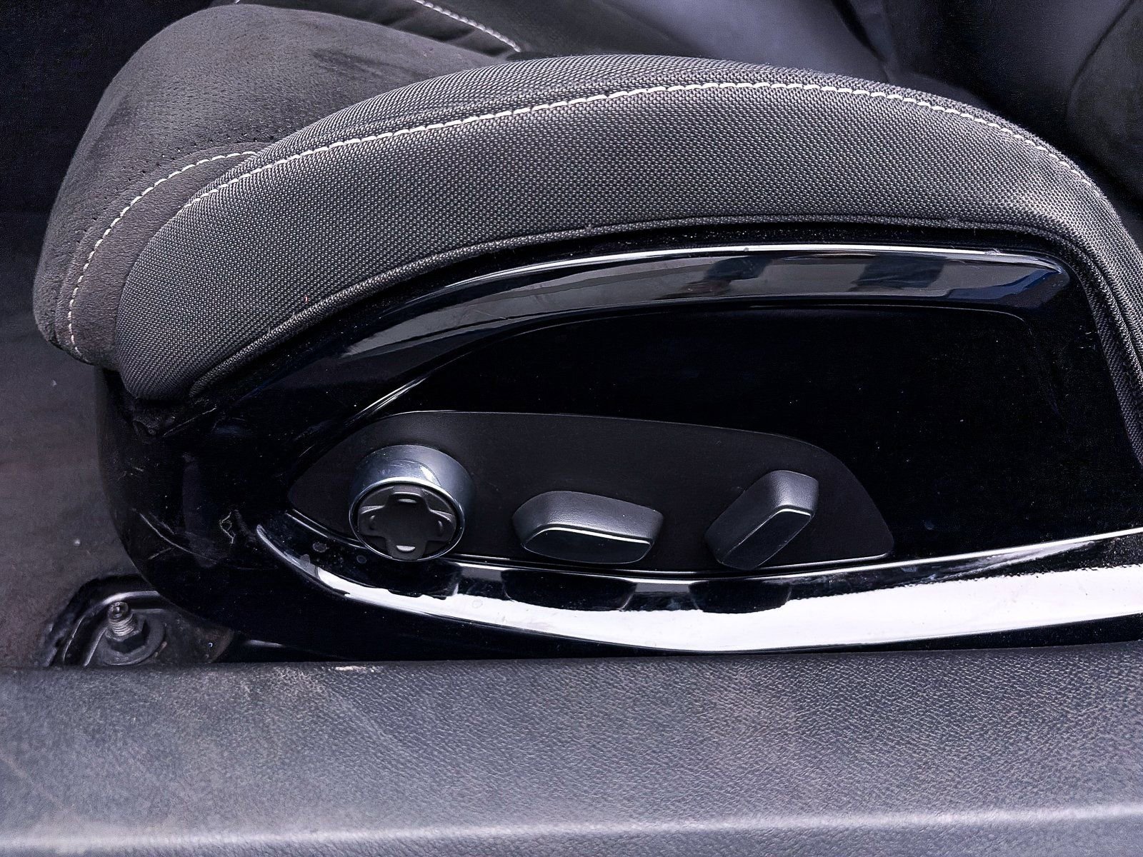 Used 2020 Chevrolet Corvette Stingray Premium Cpe w/ 3LT Preferred Equipment Group image 19