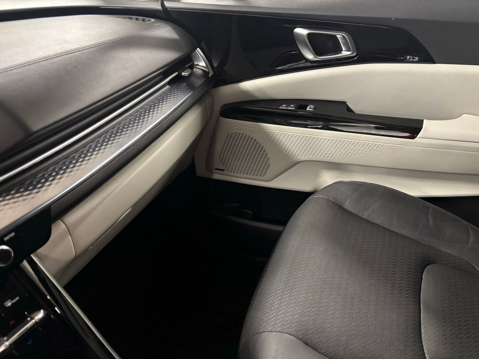 Used 2023 Kia Carnival SX Prestige FWD image 15