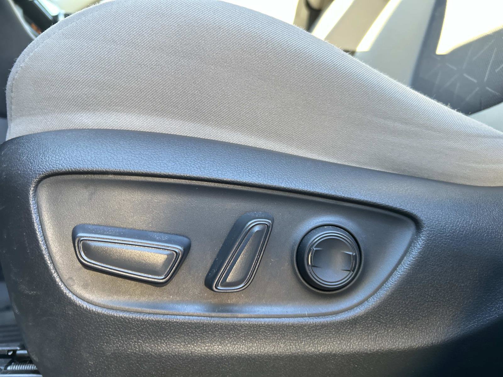 Used 2021 Toyota RAV4 XLE w/ Convenience Package image 14