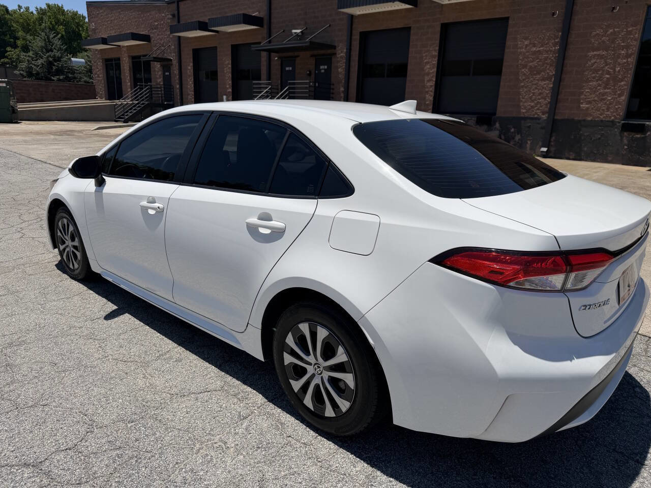 Used 2022 Toyota Corolla LE FWD image 3