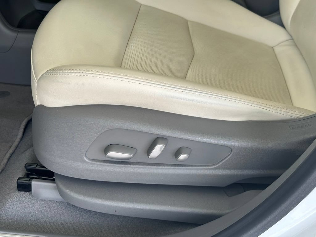 Certified 2022 Cadillac XT5 Premium Luxury w/ Technology Package FWD image 16