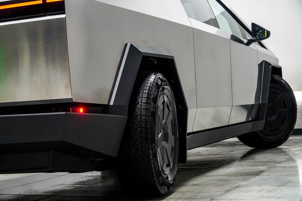 Used 2025 Tesla Cybertruck AWD Crew Cab image 21