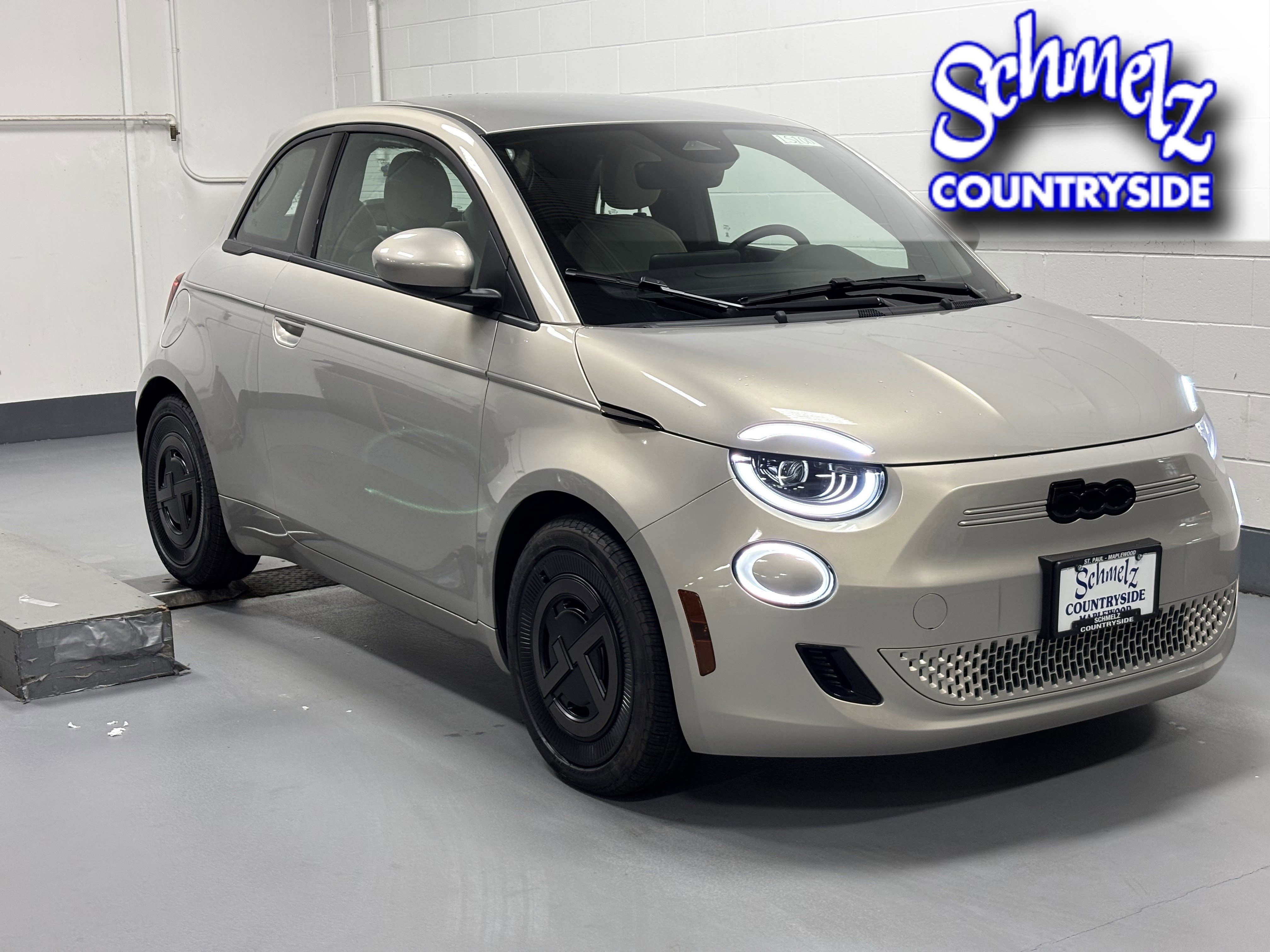 New 2025 FIAT 500 e image 1