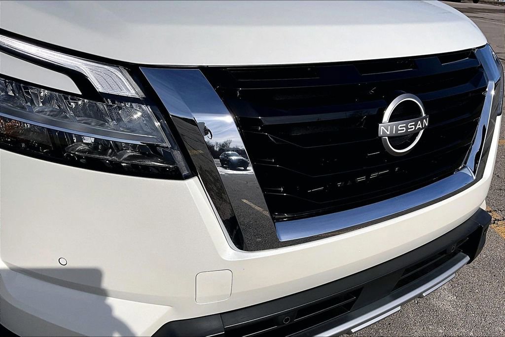 Used 2024 Nissan Pathfinder SL FWD image 29