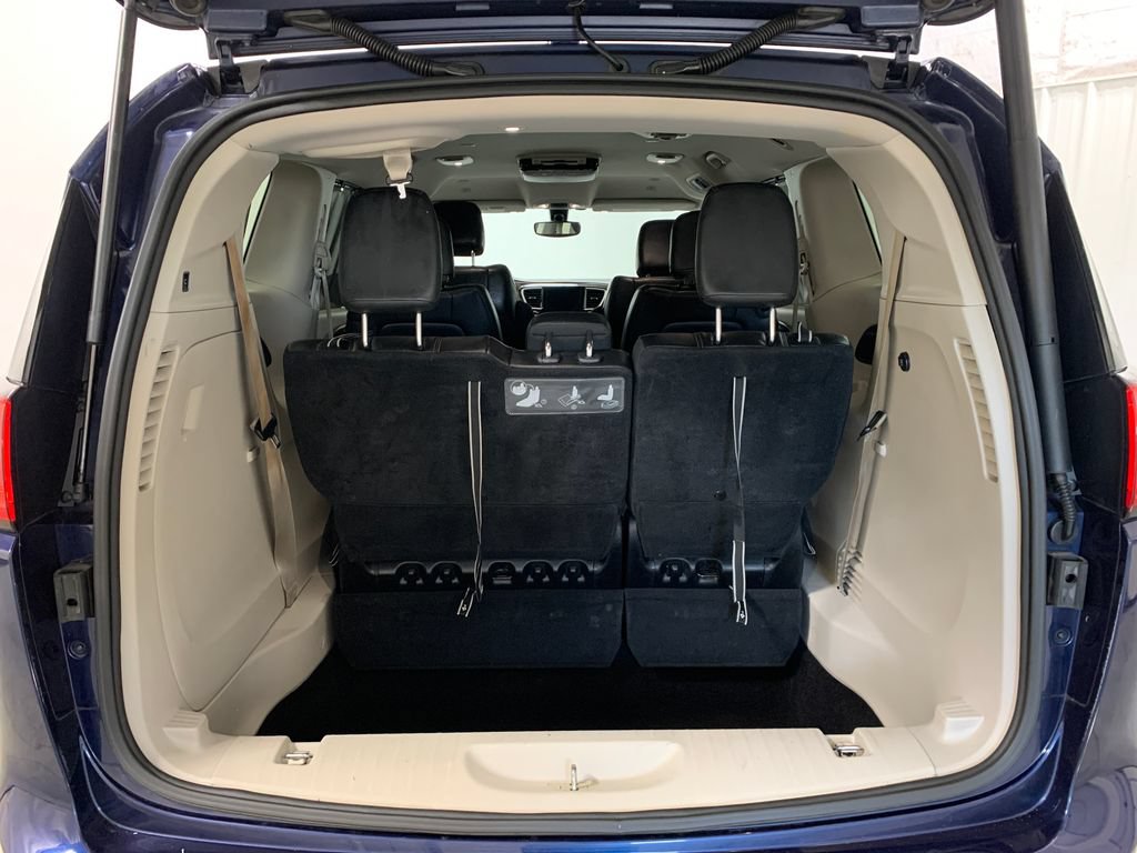 Used 2018 Chrysler Pacifica Touring-L FWD image 24