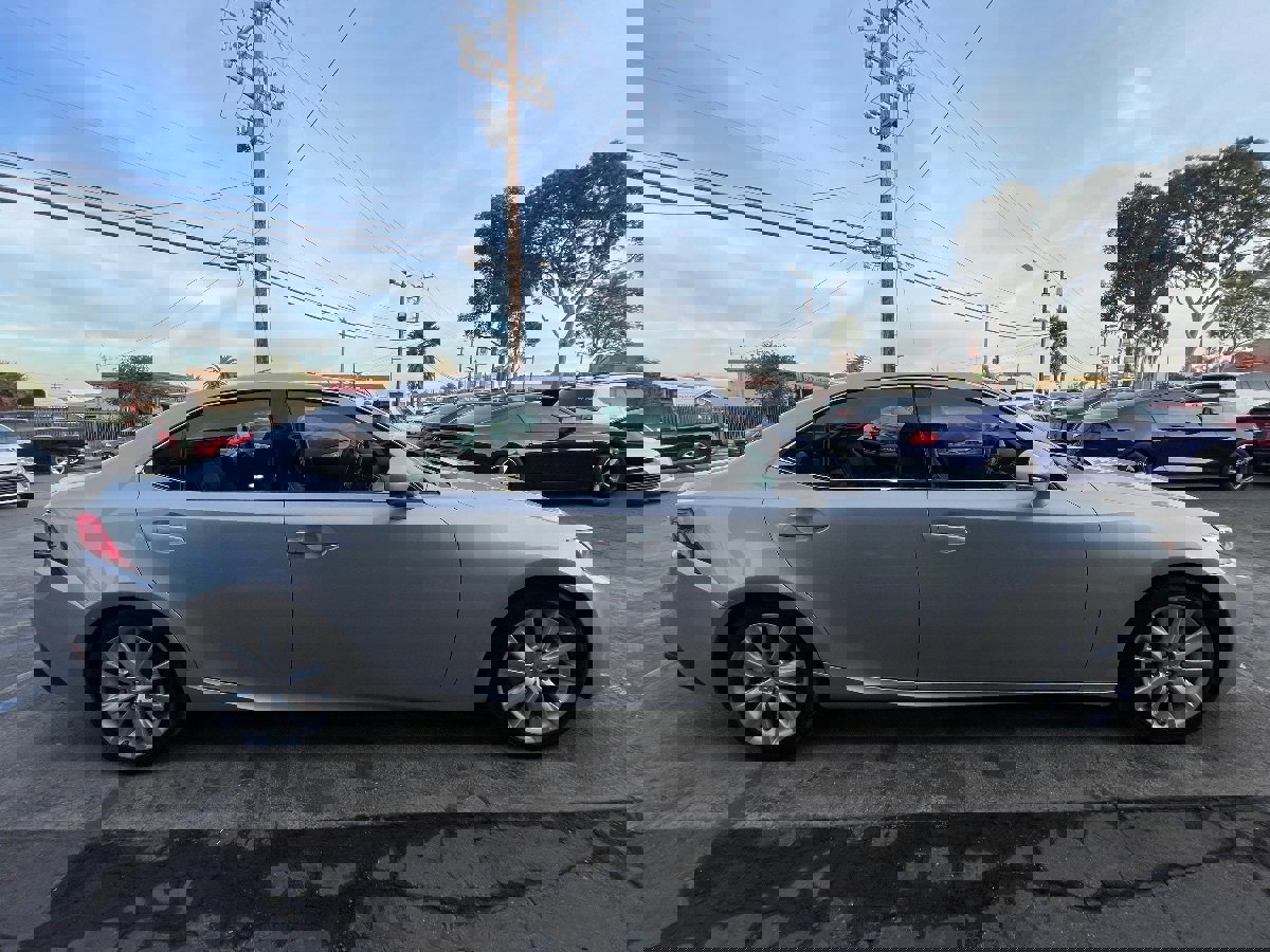 Used 2016 Lexus IS 200t w/ Luxury Package image 4