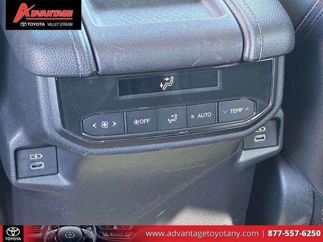 Used 2024 Toyota Grand Highlander XLE AWD/4WD image 17