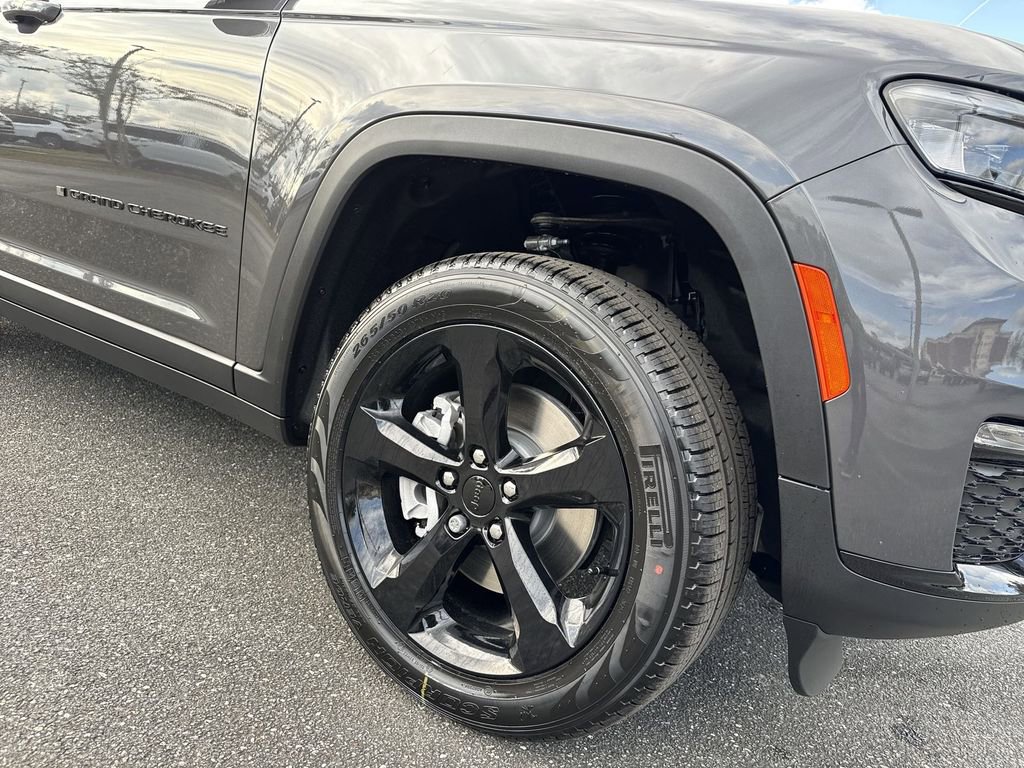 New 2025 Jeep Grand Cherokee L Limited w/ Black Appearance Package image 10