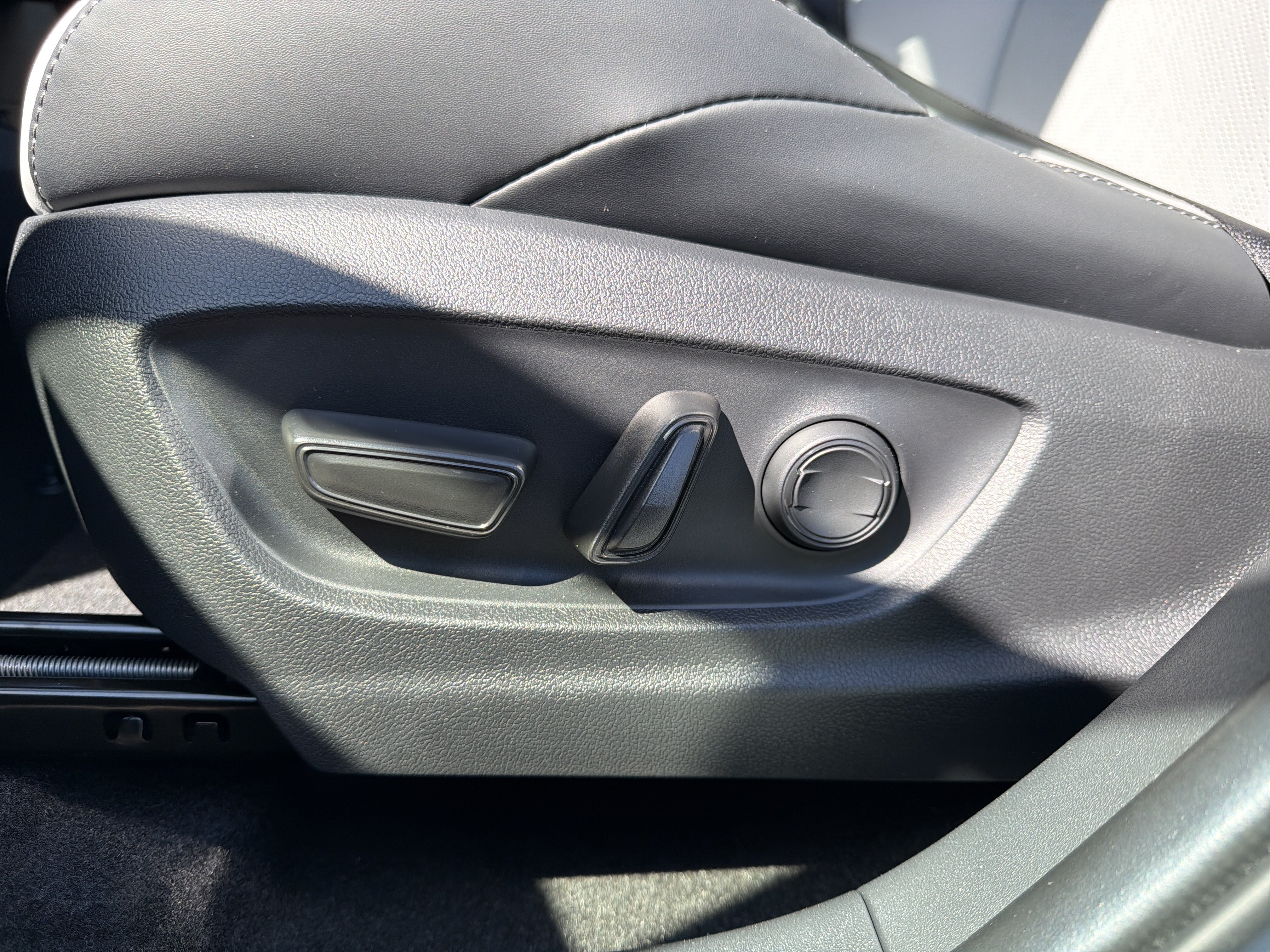 New 2026 Subaru Solterra AWD/4WD image 12