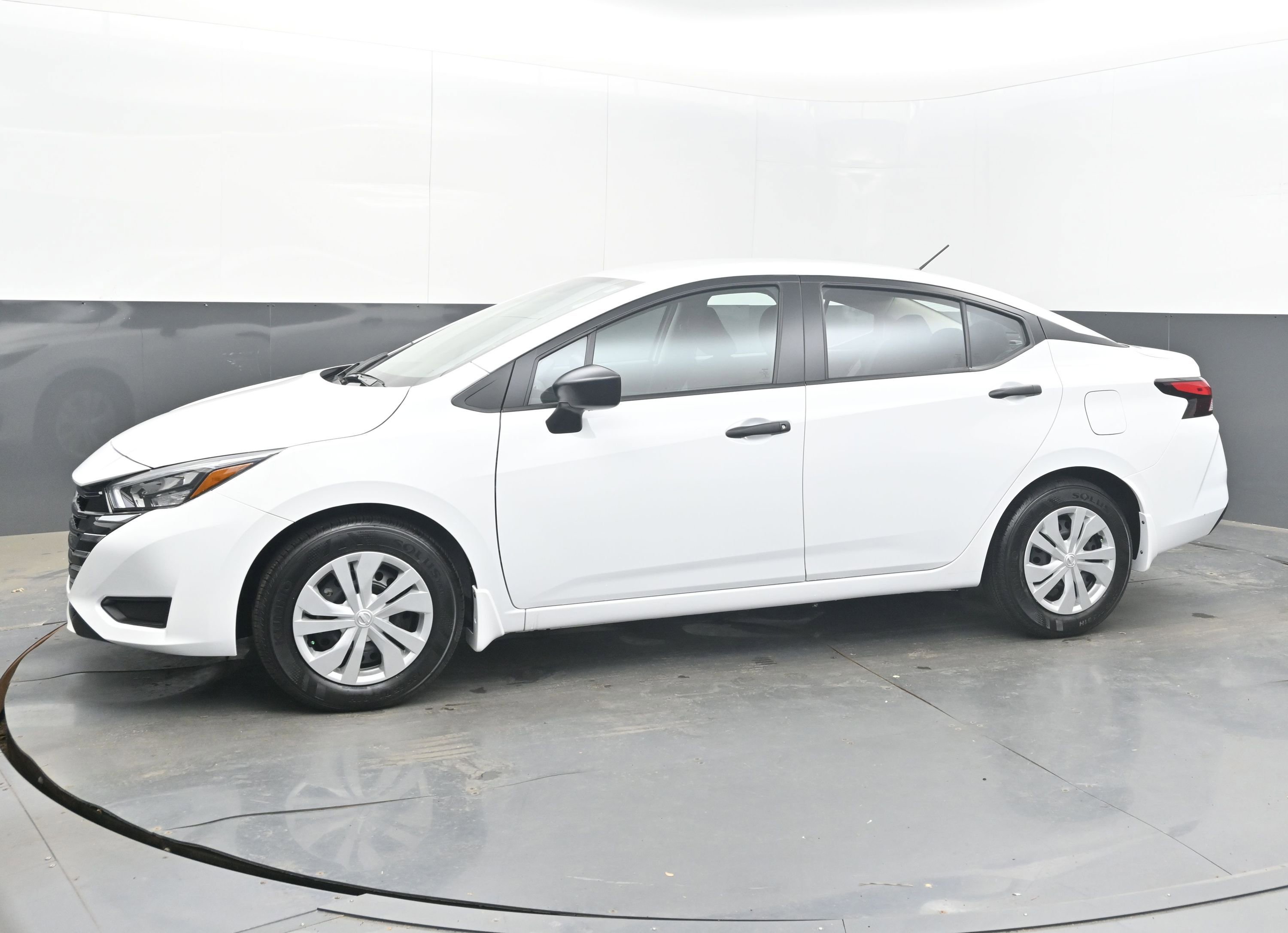 Certified 2025 Nissan Versa S w/ Trunk Package image 4