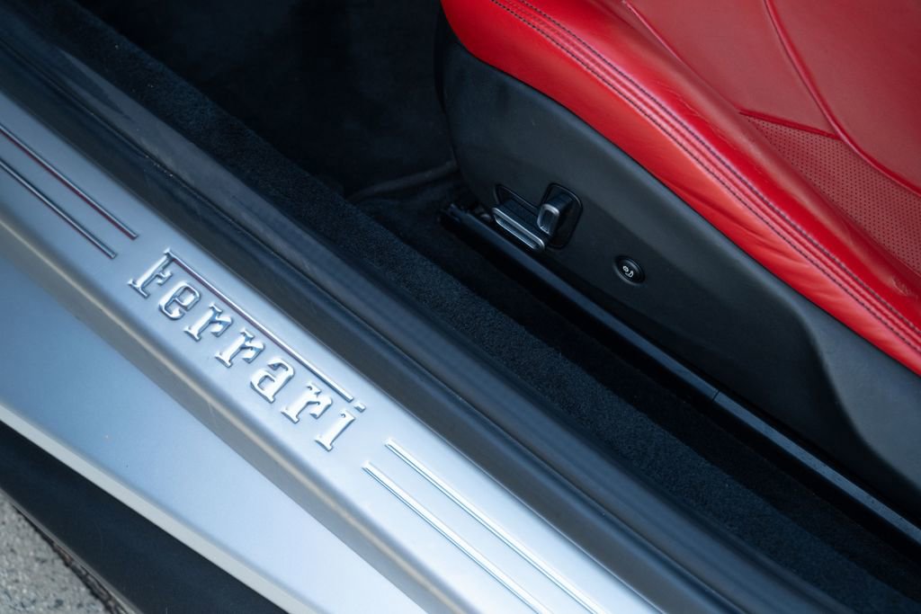 Used 2019 Ferrari Portofino image 35