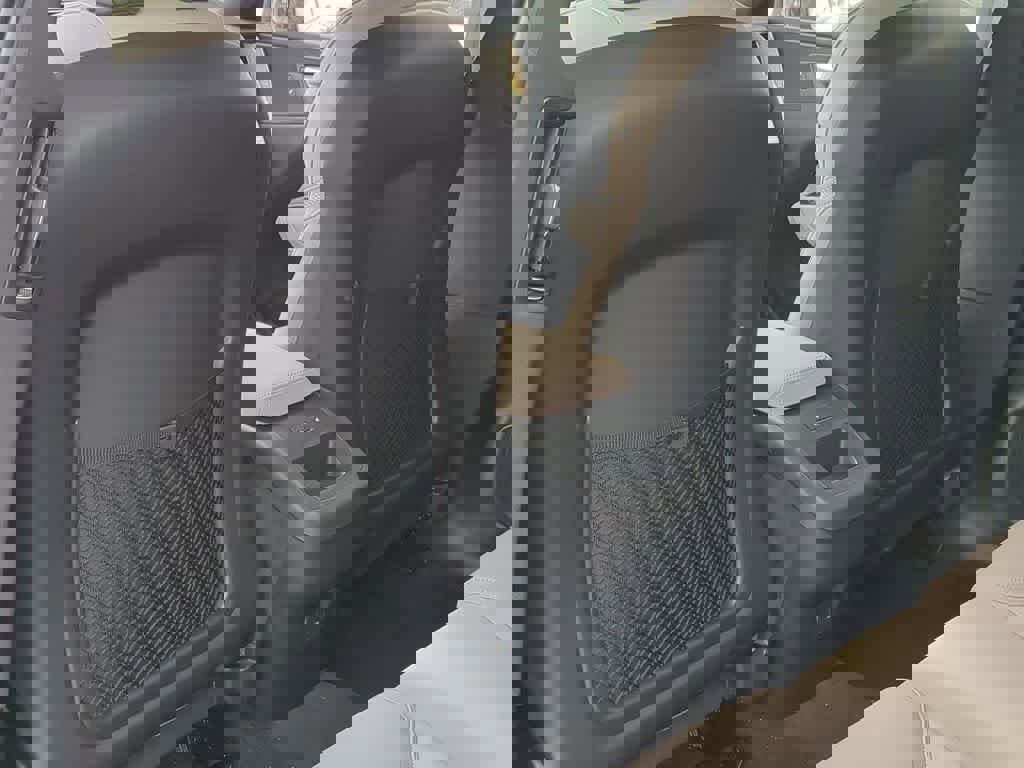 New 2026 Volvo XC60 B5 Plus w/ Protection Package Premier image 17