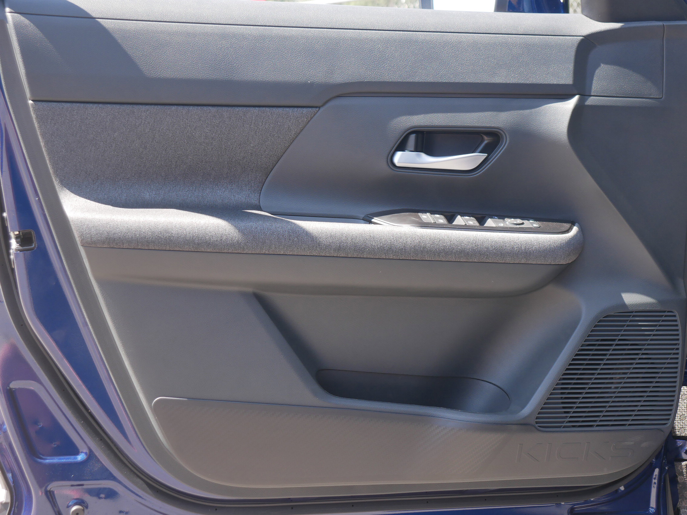 New 2025 Nissan Kicks SV w/ SV Premium Package image 28