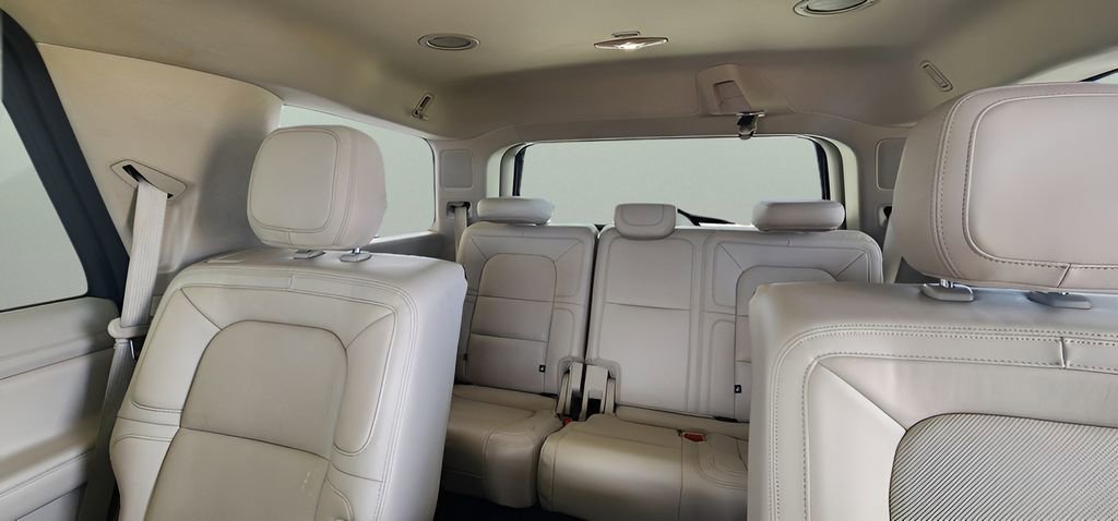 Used 2020 Lincoln Navigator Reserve w/ Luxury Package image 24