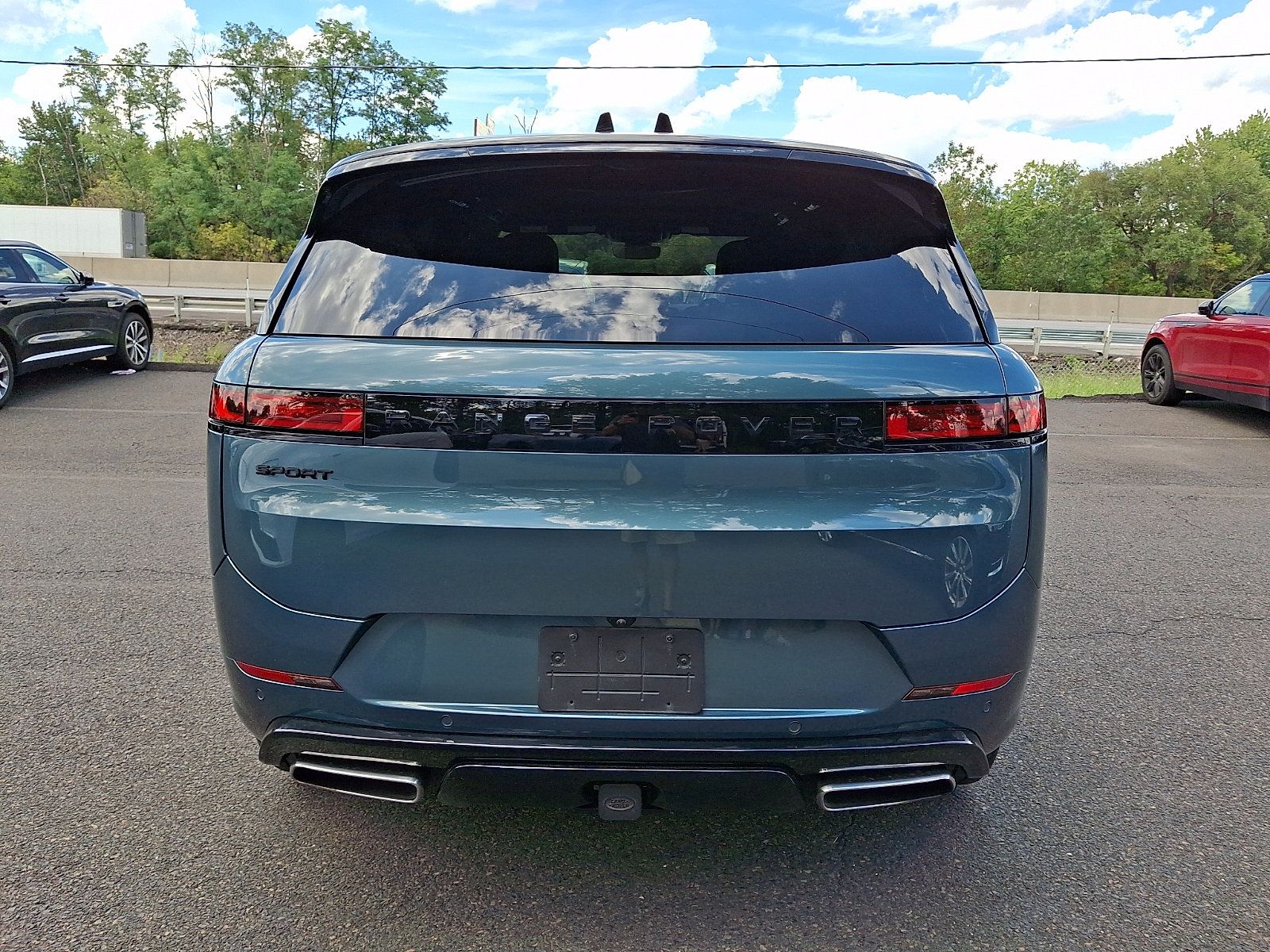 Used 2024 Land Rover Range Rover Sport Dynamic SE AWD/4WD image 4