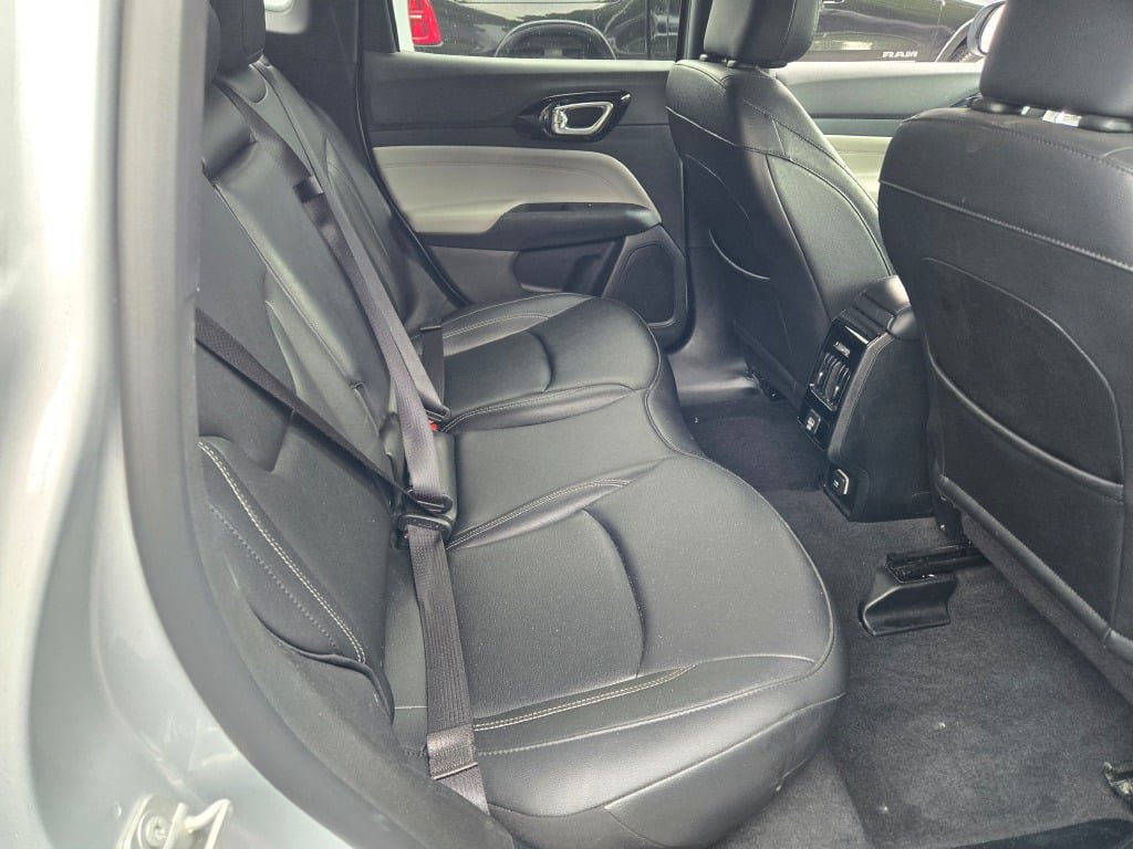 Used 2025 Jeep Compass Limited AWD/4WD image 11