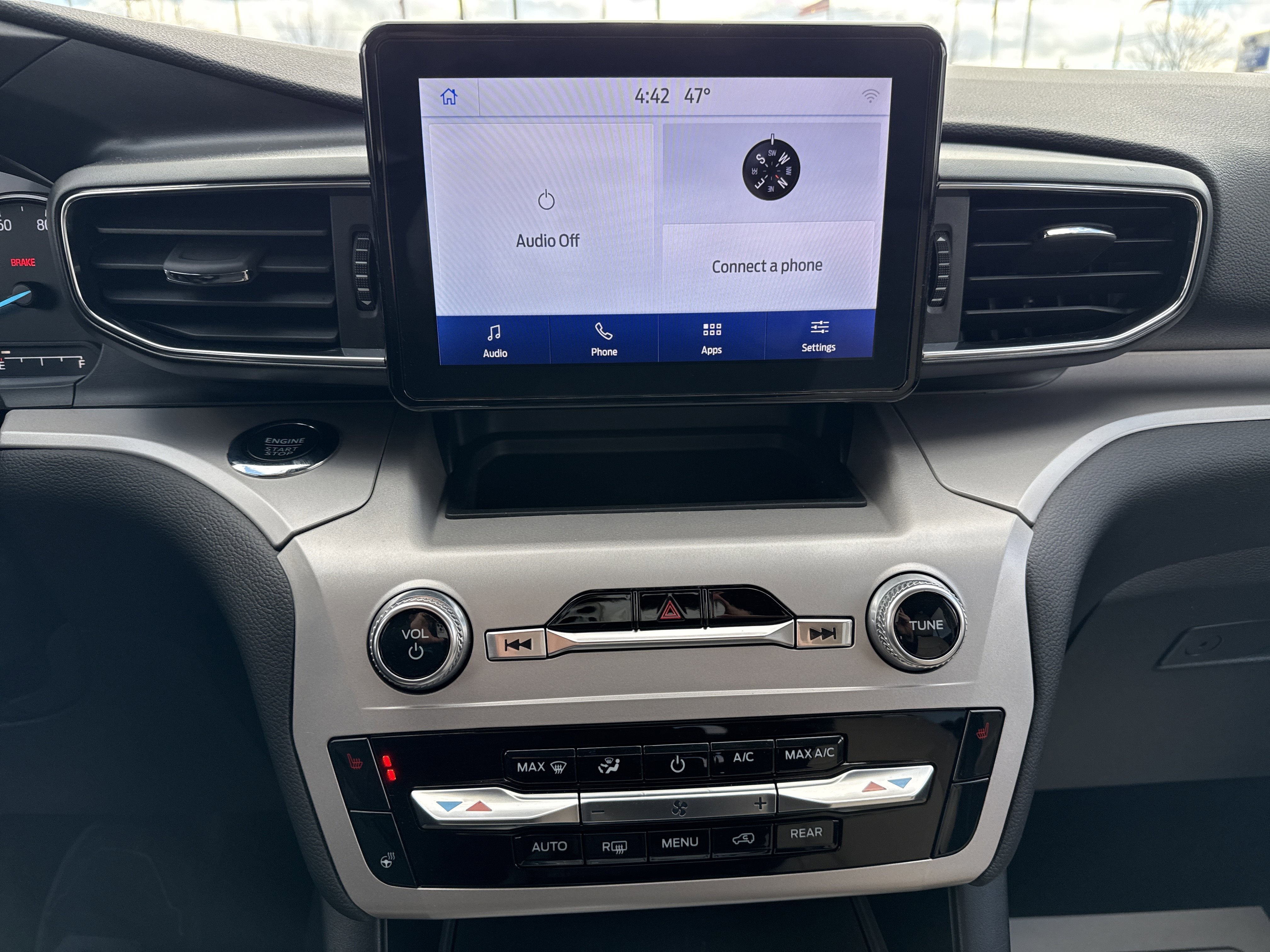 Used 2023 Ford Explorer XLT w/ Equipment Group 202A image 25