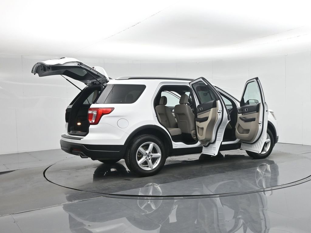 Used 2018 Ford Explorer XLT image 6