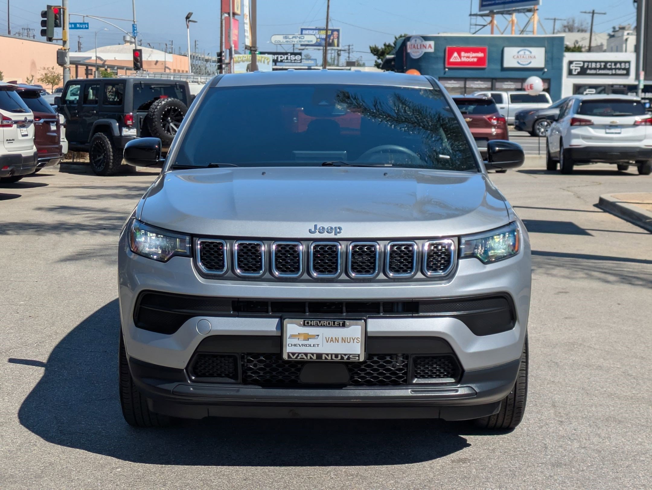 Used 2023 Jeep Compass Sport image 2
