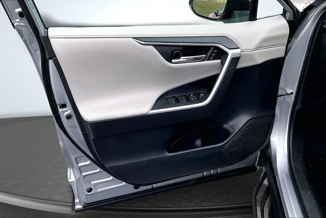 Used 2020 Toyota RAV4 Limited image 19