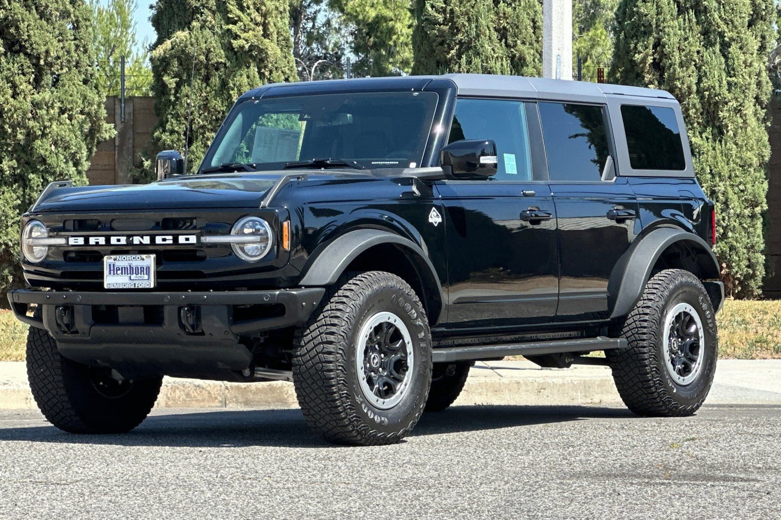 Used 2023 Ford Bronco Outer Banks w/ Sasquatch Package AWD/4WD image 8