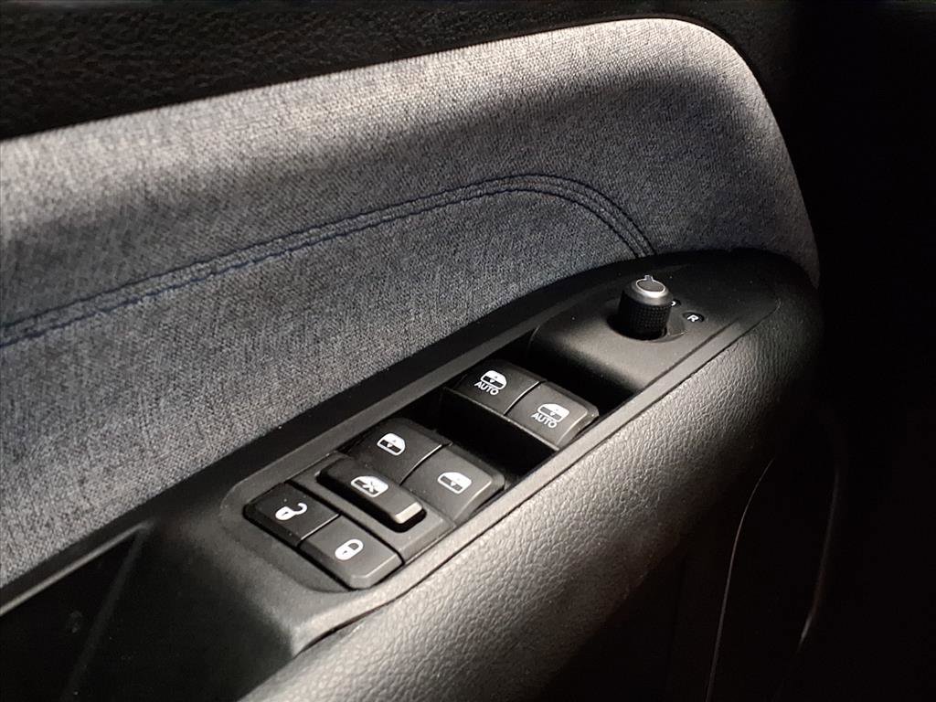 Used 2023 Jeep Compass Sport image 31