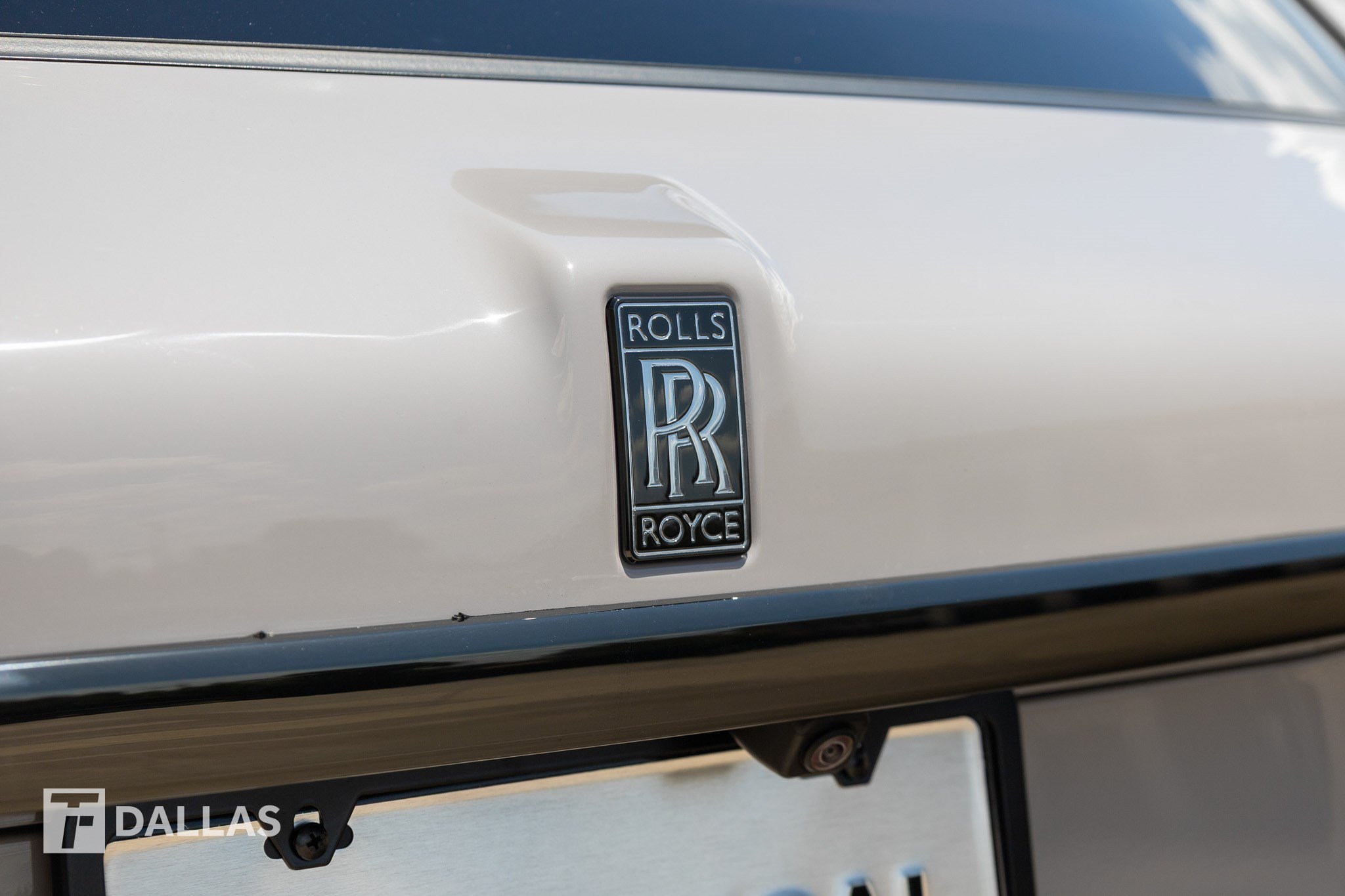 Used 2022 Rolls-Royce Cullinan Black Badge w/ Dark Exterior Package AWD/4WD image 23