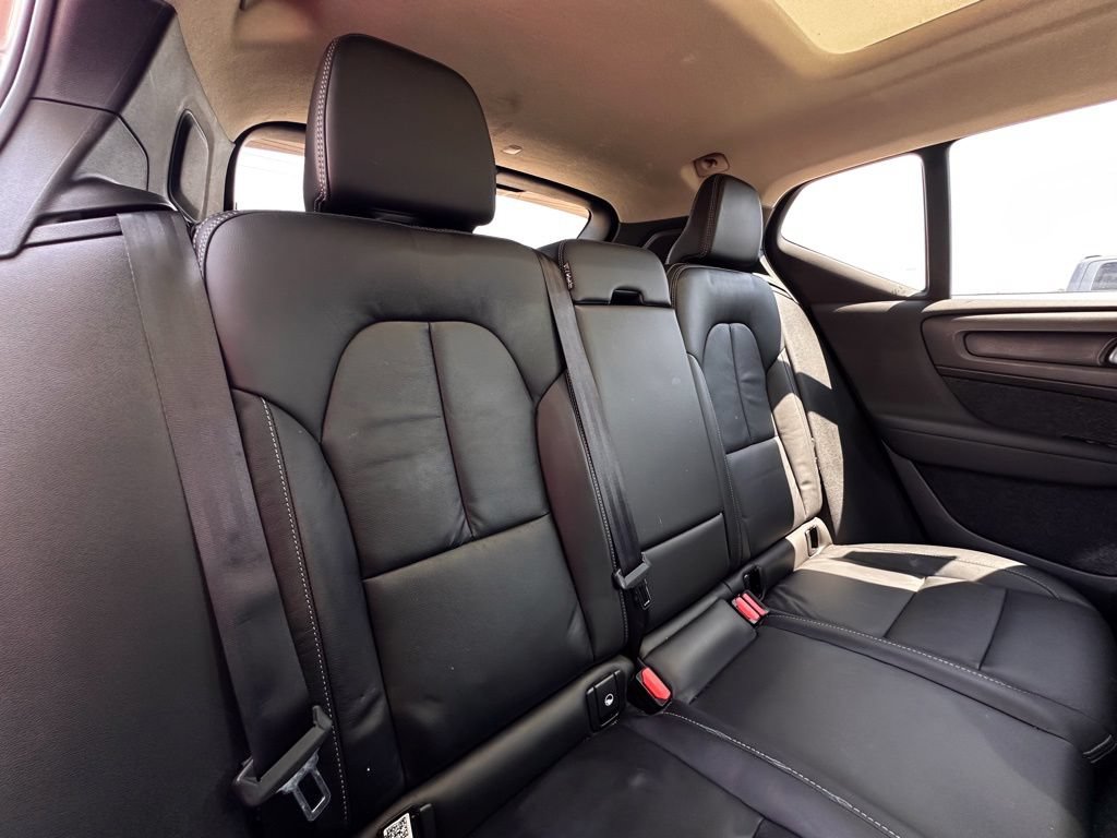 Used 2023 Volvo XC40 B5 Plus AWD/4WD image 10
