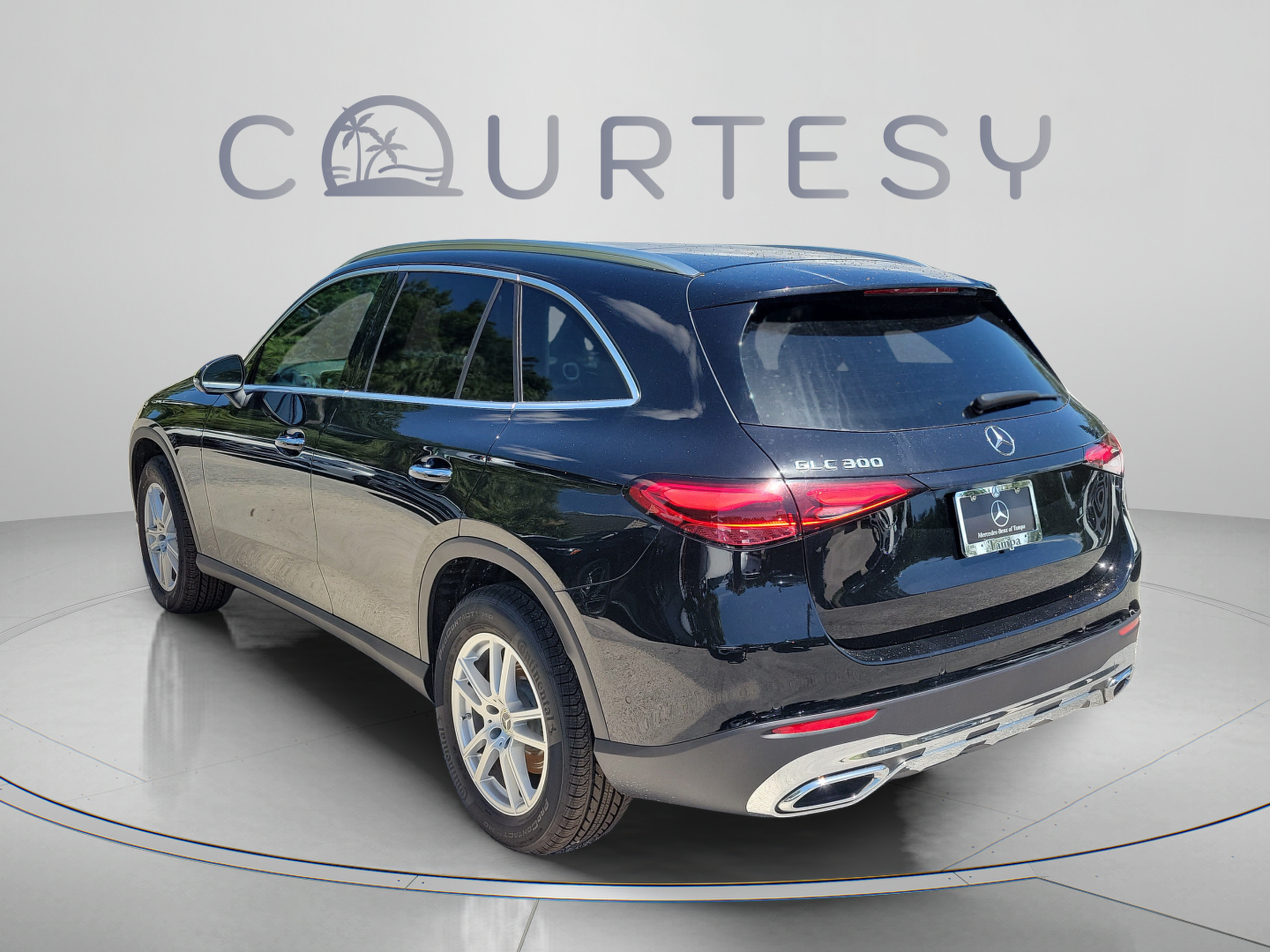 Certified 2025 Mercedes-Benz GLC 300 image 2