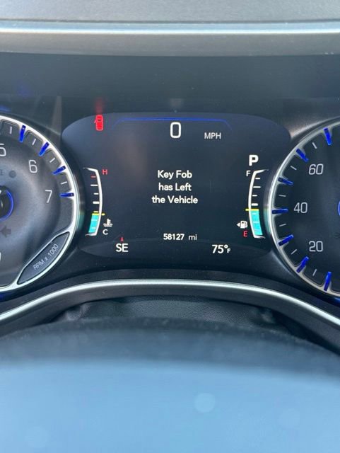 Used 2023 Chrysler Pacifica Touring-L FWD image 10