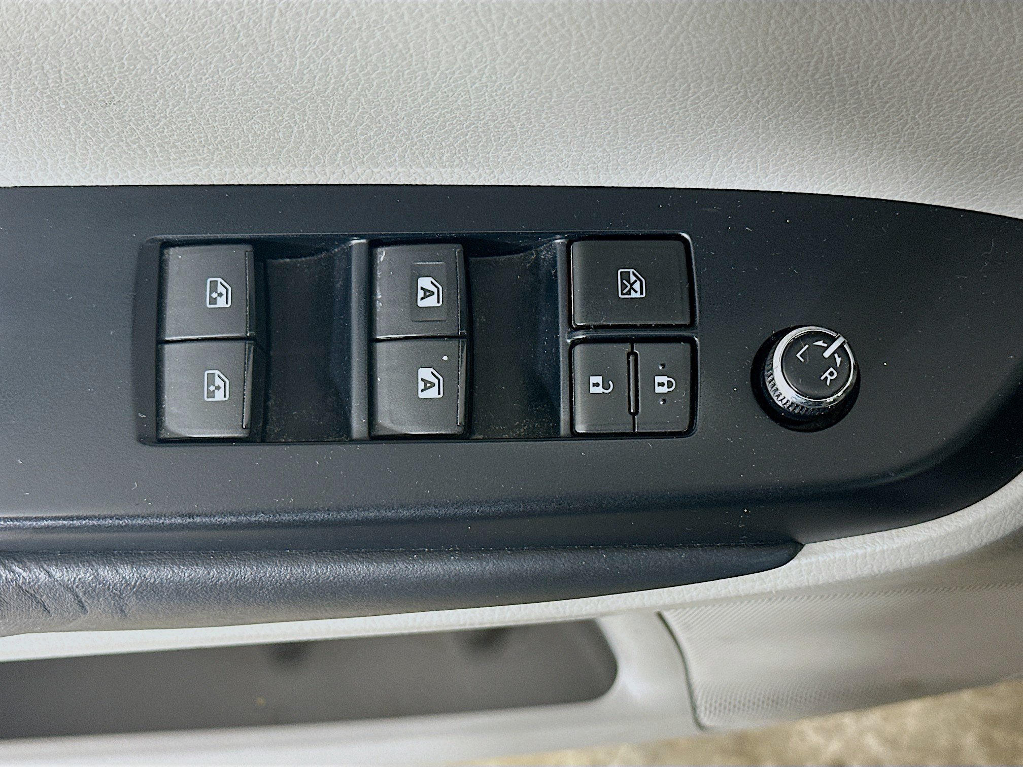 Used 2018 Toyota Highlander XLE FWD image 15