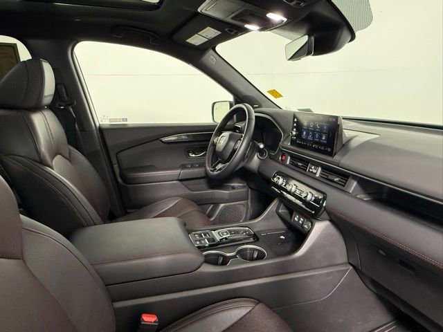 Used 2025 Honda Pilot Black Edition image 46