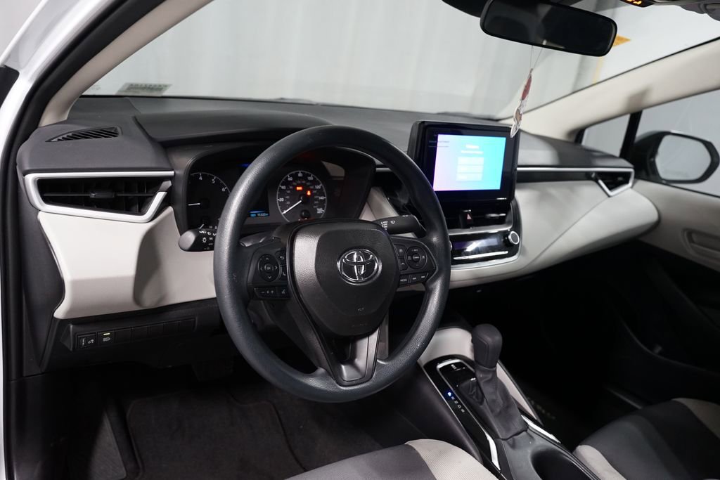 Used 2025 Toyota Corolla LE image 7