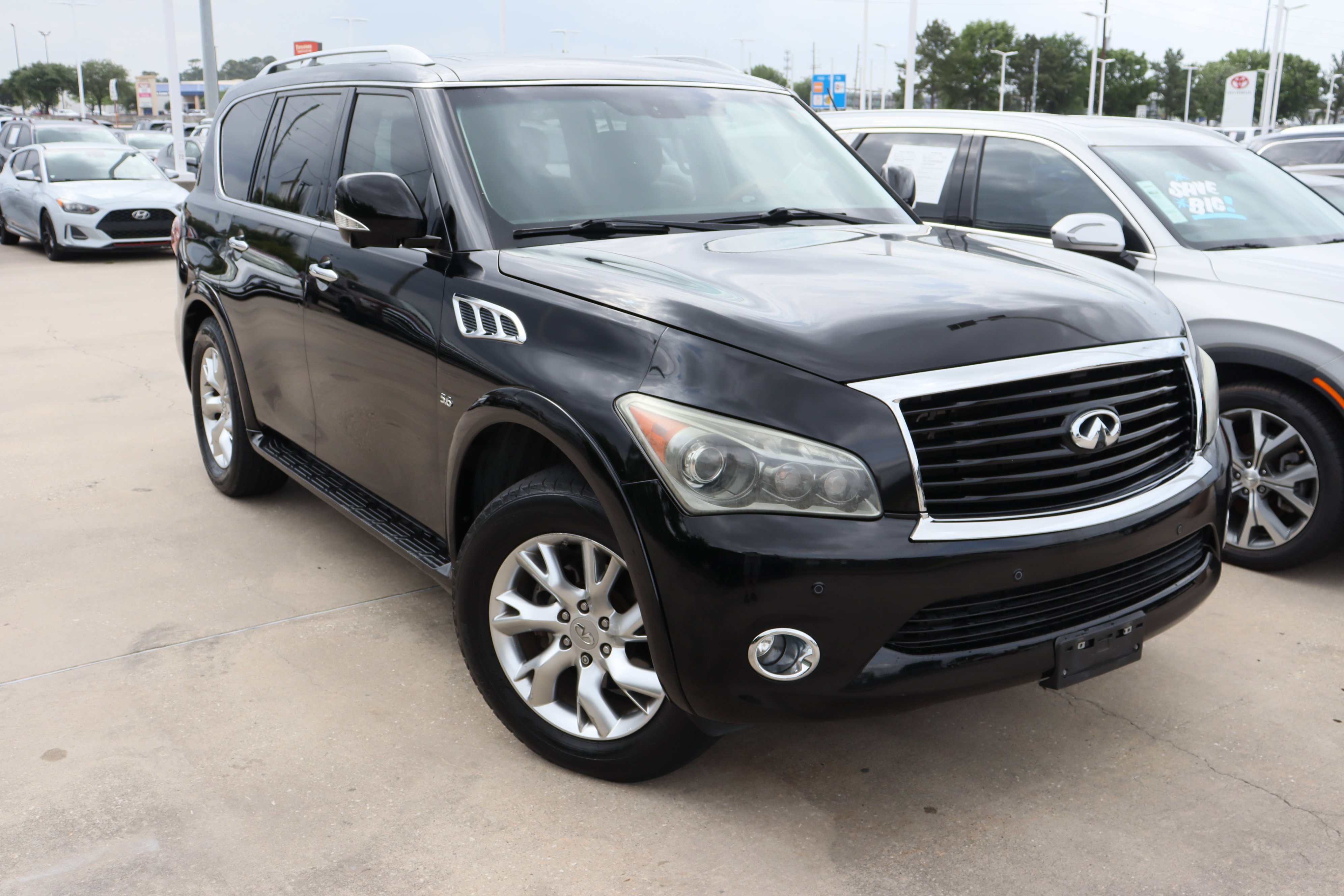 Used 2014 INFINITI QX80 2WD w/ Theater Package image 2