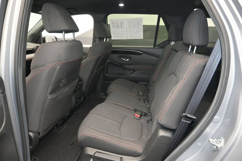 Used 2025 Honda Pilot Sport image 13