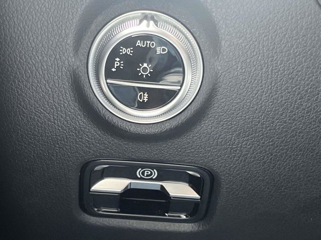 Certified 2023 Mercedes-Benz C 300 4MATIC Sedan image 33