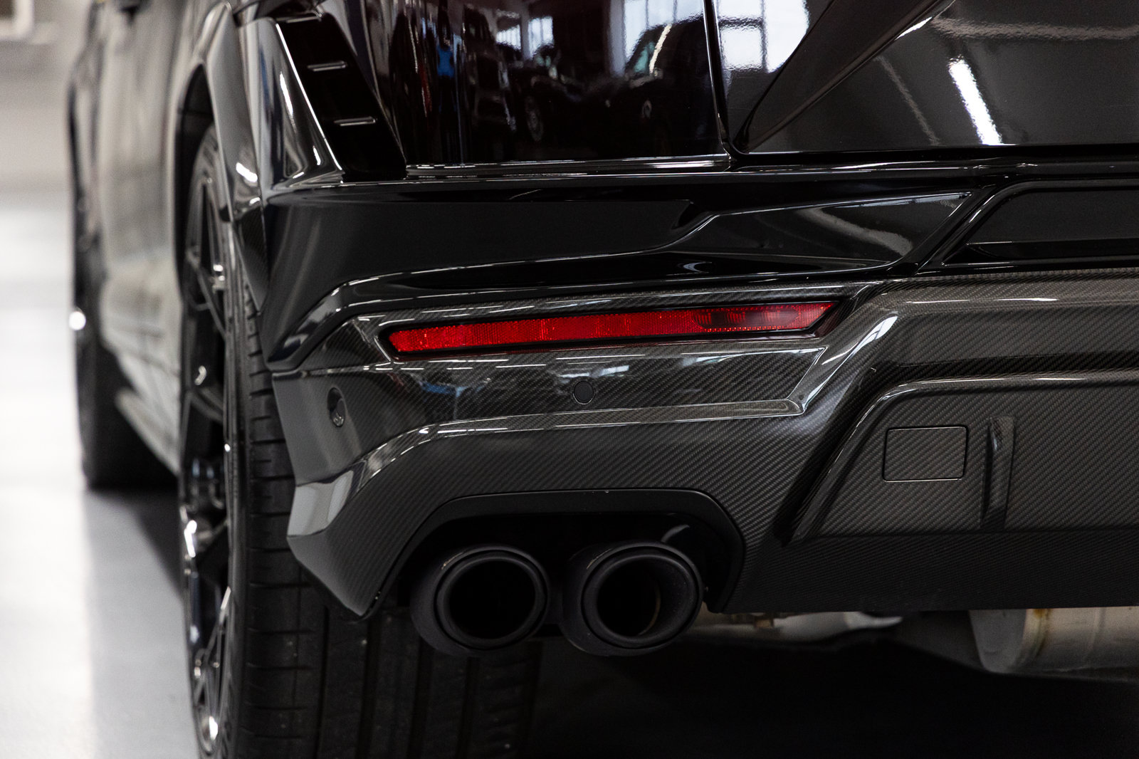 Used 2024 Lamborghini Urus Performante AWD/4WD image 32