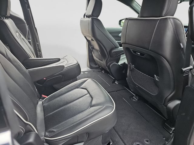 Used 2026 Chrysler Pacifica Limited FWD image 33