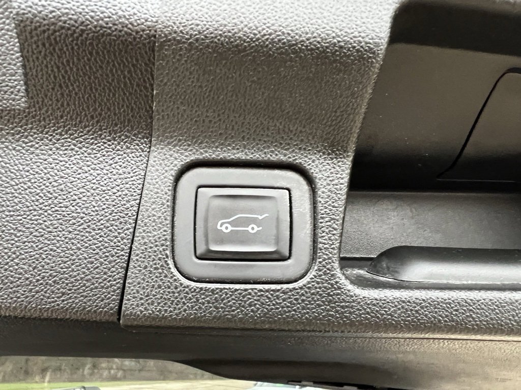 Used 2023 GMC Acadia SLE w/ Driver Convenience Package image 19