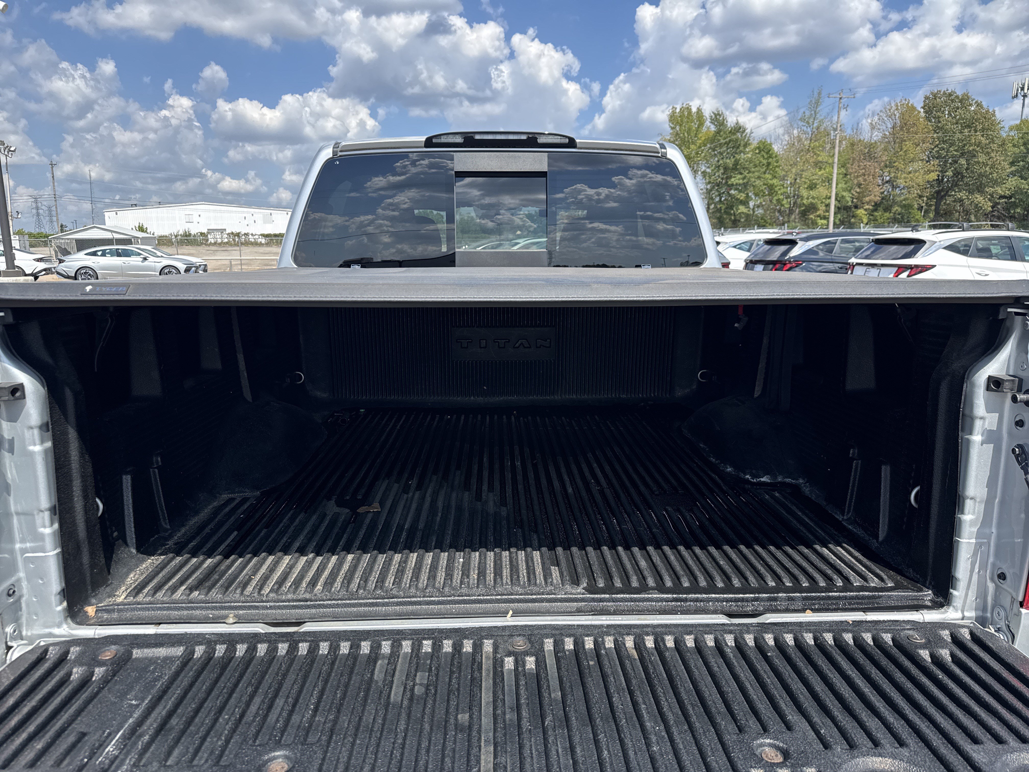 Used 2019 Nissan Titan SV RWD image 8