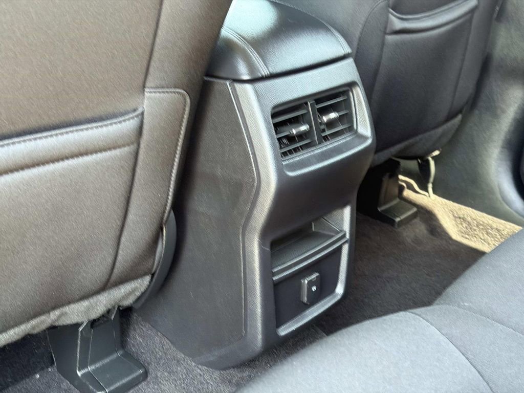 Used 2019 Ford Edge SE image 15