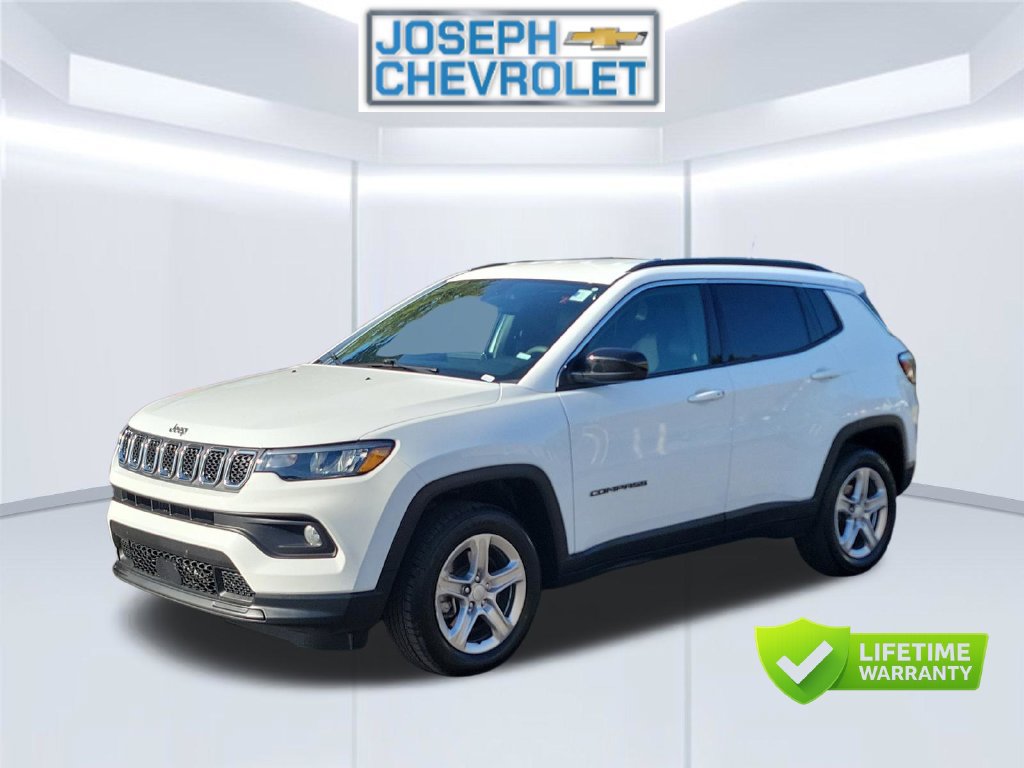 Used 2024 Jeep Compass Latitude AWD/4WD image 3