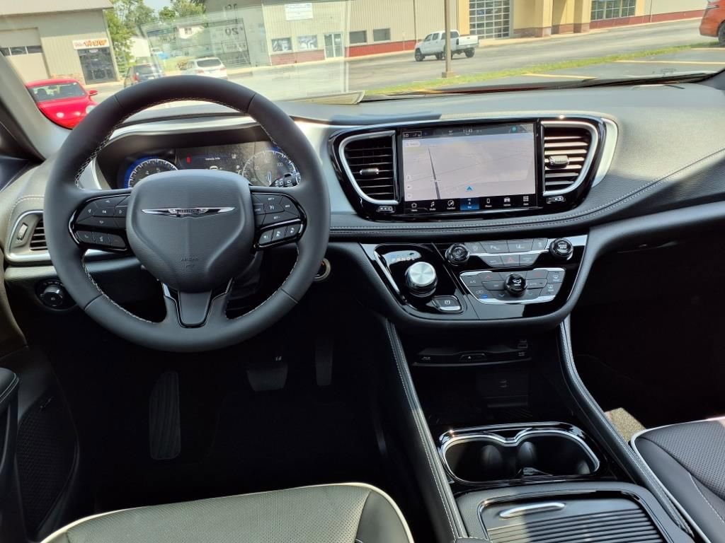 New 2026 Chrysler Pacifica Limited image 24